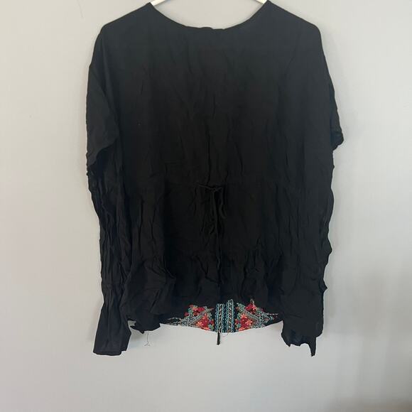 Andree by Unit Faux Poncho Top w/ Embroidered Neckline Women's Size Small - Picture 8 of 8